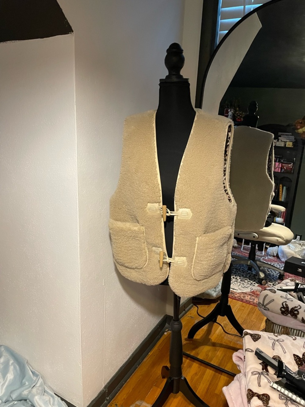 American Eagle Outfitters Cream Sherpa Toggle Vest